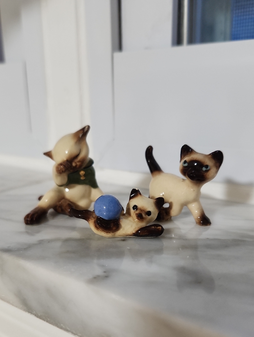 Vintage Hagen Renaker Siamese kittes figurines
